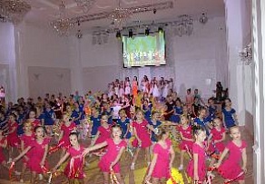 В Ломоносовском Дворце культуры прошла торжественная презентация обновленного малого зала